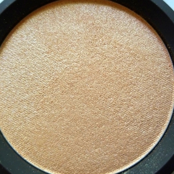 BECCA SHIMMERING SKIN PERFECTOR - BRAND NEW IN BOX - Picture 4 of 5